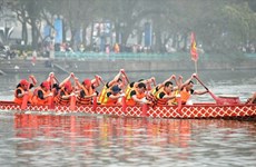 龙舟公比赛成为推广河内旅游新亮点