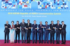 组图：政府总理阮春福出席东盟-韩国对话关系30周年纪念峰会第一场讨论会