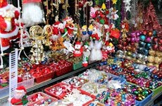 圣诞物品市场热闹     越来越多越南人爱过圣诞节