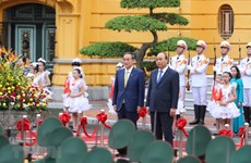 组图：日本首相菅义伟开始对越南进行正式访问