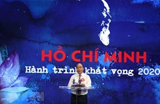 组图：阮春福总理出席“胡志明——2020年渴望征程” 艺术交流活动