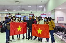 组图：越南将旅居澳大利亚和新西兰的343名越南公民接回国
