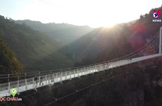 山罗省木州县的世界最长玻璃桥--白龙桥正式落成