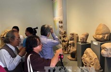 占族文物展在顺化宫廷文物博物馆举办