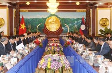 越南与老挝签署7份合作文件