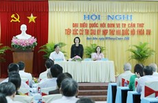 越南国会主席阮氏金银与芹苴市选民接触