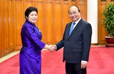 政府总理阮春福会见老挝政府办公厅部长苏万鹏•布帕奴翁