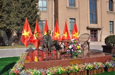 越南驻中国大使馆隆重举行胡主席铜像落成揭幕仪式