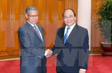 越南政府总理阮春福会见马来西亚国际贸易和工业部长