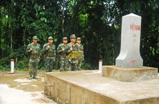 越南平福省与柬埔寨三省加强合作共建和平边界线