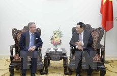 越南政府副总理范平明会见波兰客人