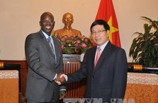 越南政府副总理兼外交部长范平明会见世行驻越南首席代表