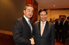 越南政府副总理兼外长范平明会见中国外长王毅和老挝外长沙伦塞
