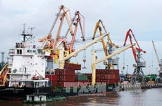 越南海防港迎来2017年首批货入港