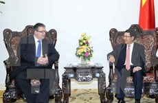 越南政府副总理兼外交部长范平明会见匈牙利外交与对外经济部部长