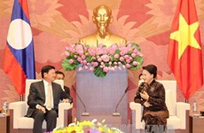 国会主席阮氏金银会见老挝总理通伦•西苏里