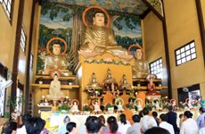 设在老挝的越南庞龙寺举行大典祈求国泰民安
