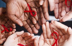 加强社区联系 做好艾滋病防治工作