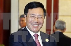 越南政府副总理兼外长范平明会见菲律宾外长佩费克托·雅赛