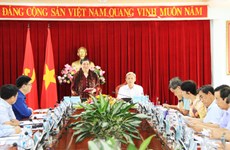  越南国会副主席丛氏放在同奈省调研指导工作