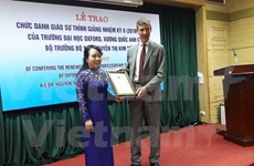 越南卫生部部长阮氏金进第二次荣获牛津大学的客座教授荣誉称号