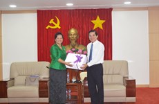 柬埔寨妇女和平与发展协会桔井省分会代表团访问平阳省
