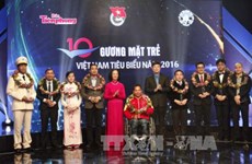 越南10名模范青年获表彰