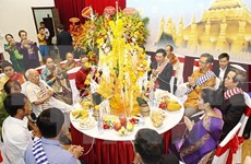 老挝驻越大使馆举行泼水节活动 庆祝老挝传统新年