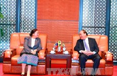 越南政府总理阮春福会见老挝国会主席雅陶都