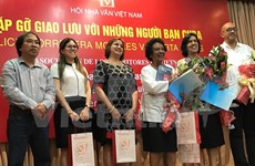 越南作家协会与古巴人民友好协会举行会面交流会