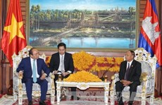 阮春福总理会见柬埔寨参议院主席和国会主席