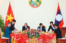 阮春福总理正式访问老挝 双边签署一系列合作文件