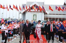 越南政府总理阮春福圆满结束对柬埔寨和老挝的正式访问
