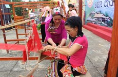 2017年国际和越南丝绸-土锦节将在广南省会安古市举行