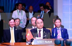 越南政府总理阮春福出席第30届东盟峰会