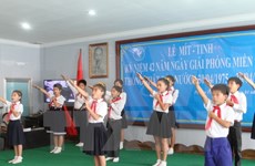旅外越南人纷纷举行越南南方解放、国家统一42周年纪念活动