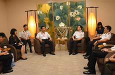 越南海军司令与新加坡海军总长进行会晤