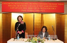 越南国家副主席邓氏玉盛亲切会见在福冈县留学的越南留学生