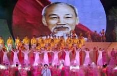 旅居英国越南人举行胡志明主席诞辰127周年纪念活动
