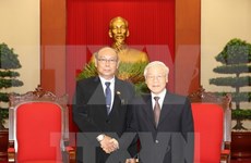 越共中央总书记阮富仲会见缅甸联邦议会议长曼温凯丹