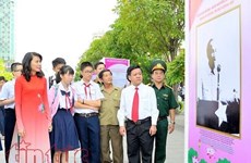 “胡志明主席永远活在越南人心中”图片展在胡志明市开幕