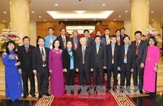 阮富仲总书记会见在“光荣越南—30年革新的烙印”活动受表彰的集体和个人