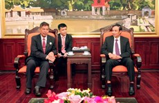 越南祖国阵线与柬埔寨祖国发展团结阵线加强合作