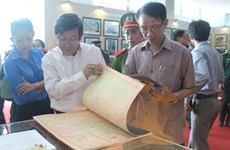 “黄沙和长沙归属越南：历史证据和法律依据” 资料图片展在广治省举行