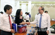 胡志明市领导会见越南新任驻外大使和总领事代表团