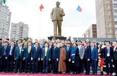 俄罗斯乌里扬诺夫斯克市的胡志明主席塑像落成庆典