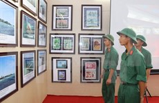 “黄沙和长沙归属越南：历史证据和法律依据” 资料图片展在宁平省举行