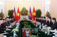 越南和柬埔寨领导人就两国建交50周年互致贺函