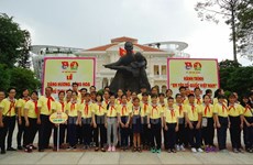 “我热爱越南祖国”旅程吸引100多名青少年参加