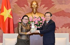 国会副主席冯国显会见老挝国会司法委员会代表团